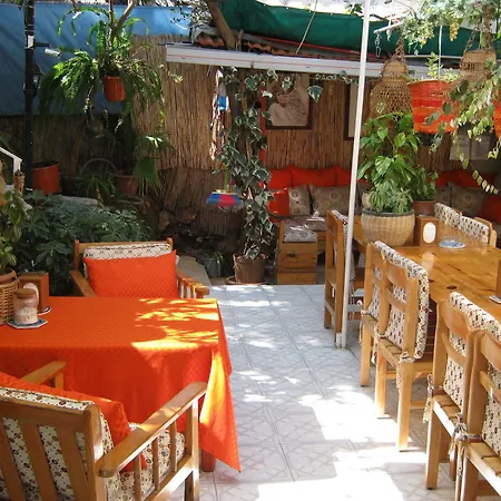 Ferah Monica's Place Hostel Φετιγιέ